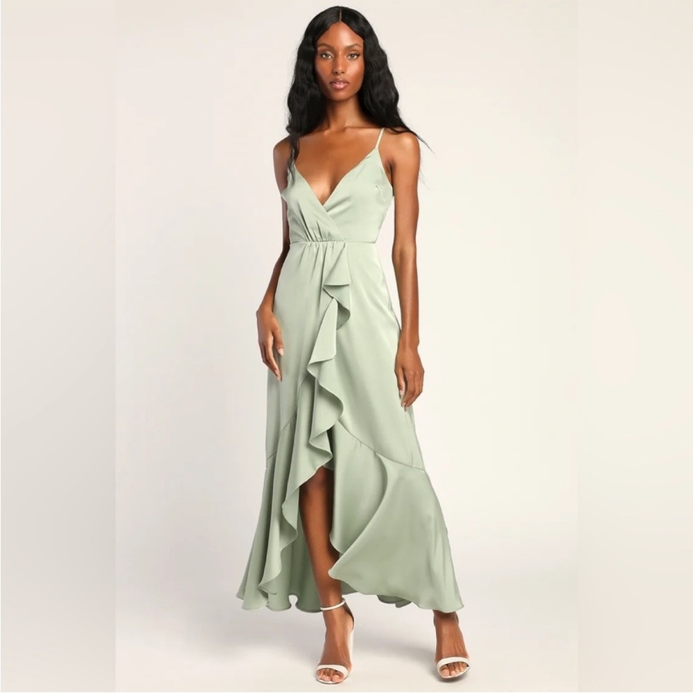Lulu’s MWT enchanted Moments sage green maxi dress